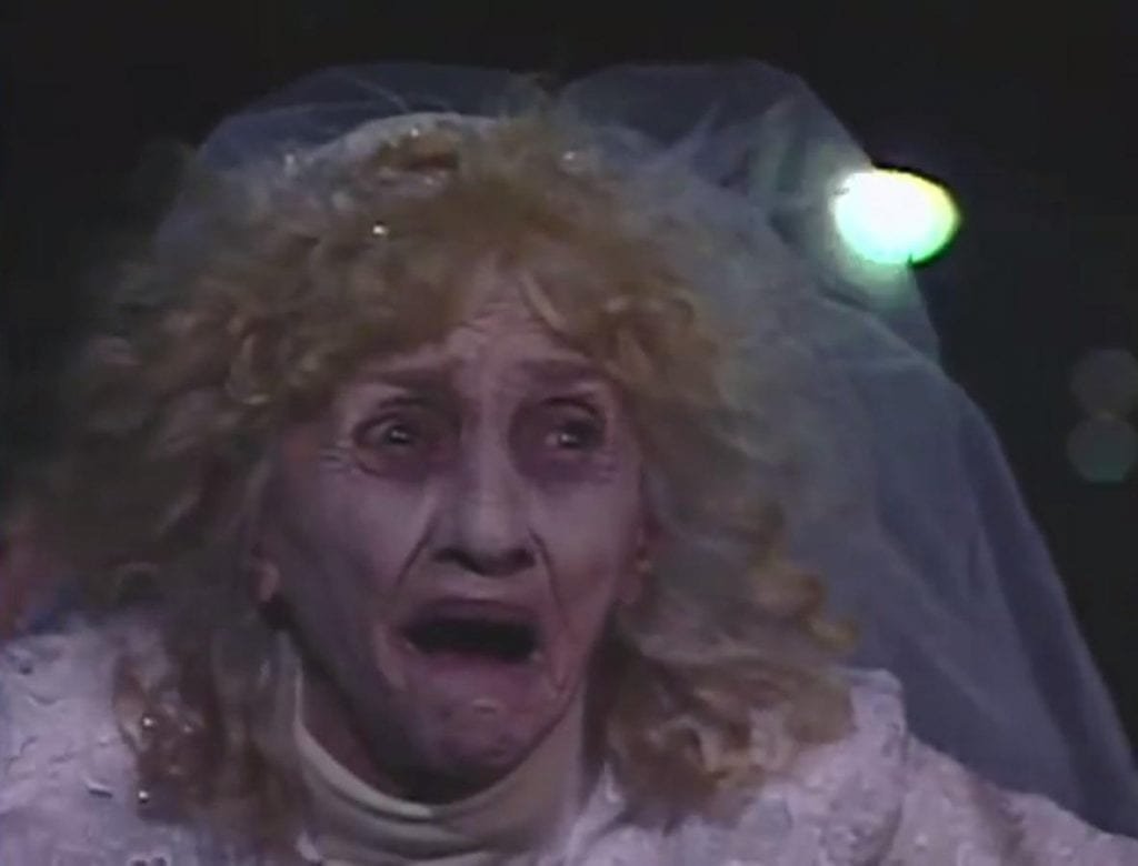 ruth romcy fazendo pegadinhas de terror